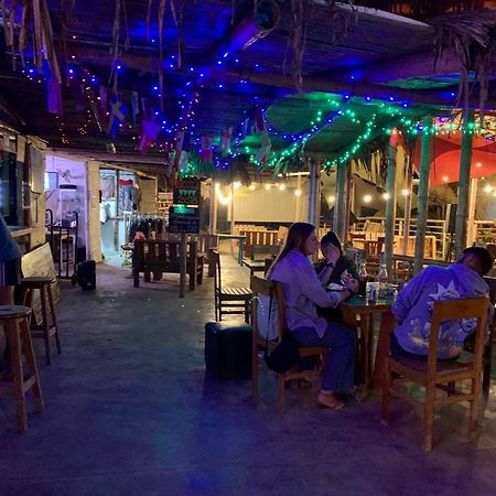 Saigon Backpackers Hostel Máncora Buitenkant foto