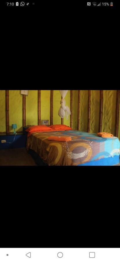 Saigon Backpackers Hostel Máncora Buitenkant foto