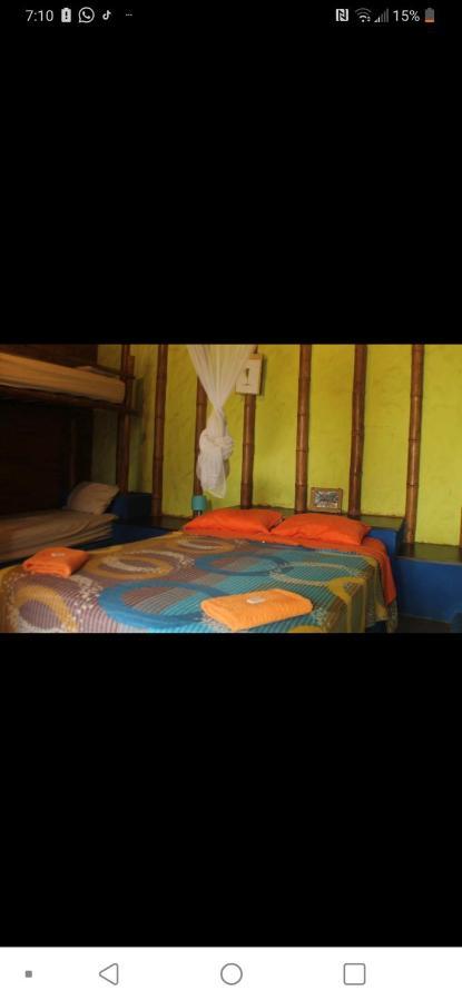 Saigon Backpackers Hostel Máncora Buitenkant foto