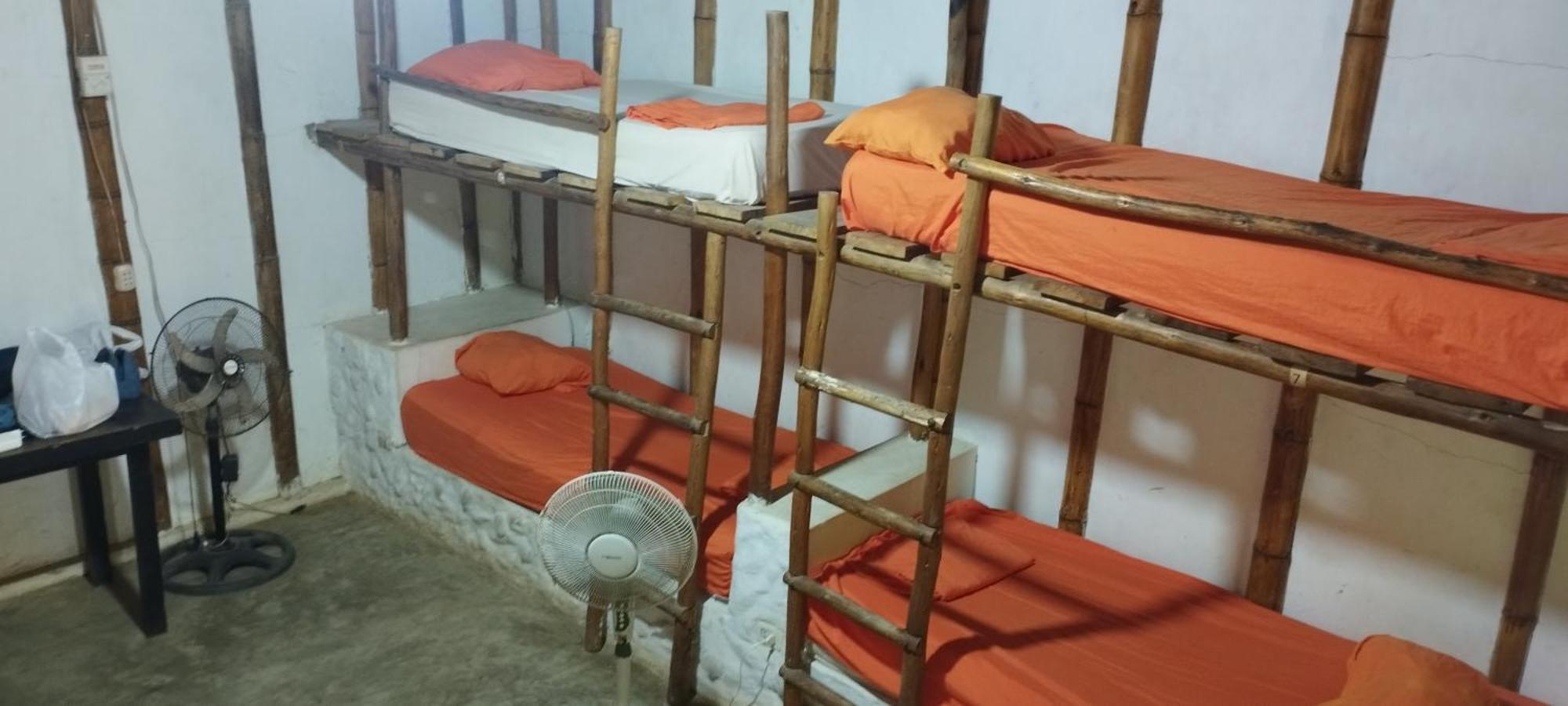 Saigon Backpackers Hostel Máncora Buitenkant foto